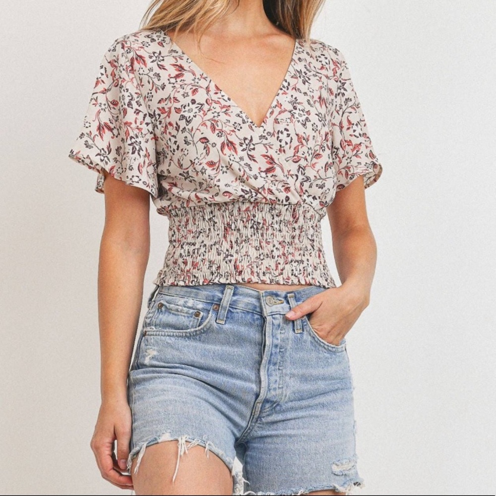 NWT Floral Print Flutter Sleeve Tie Back Top - Picture 3 of 5